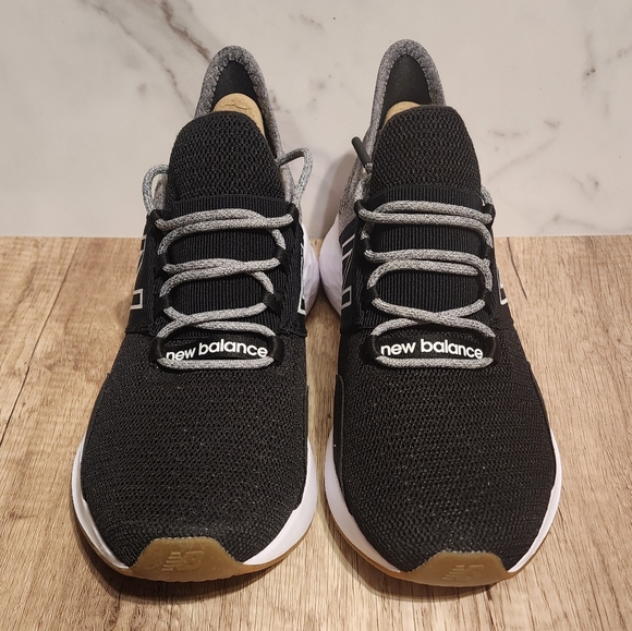 New Balance Women's Fresh Foam ROAV V1 Sneaker New Size 9.5 - Picture 3 of 7